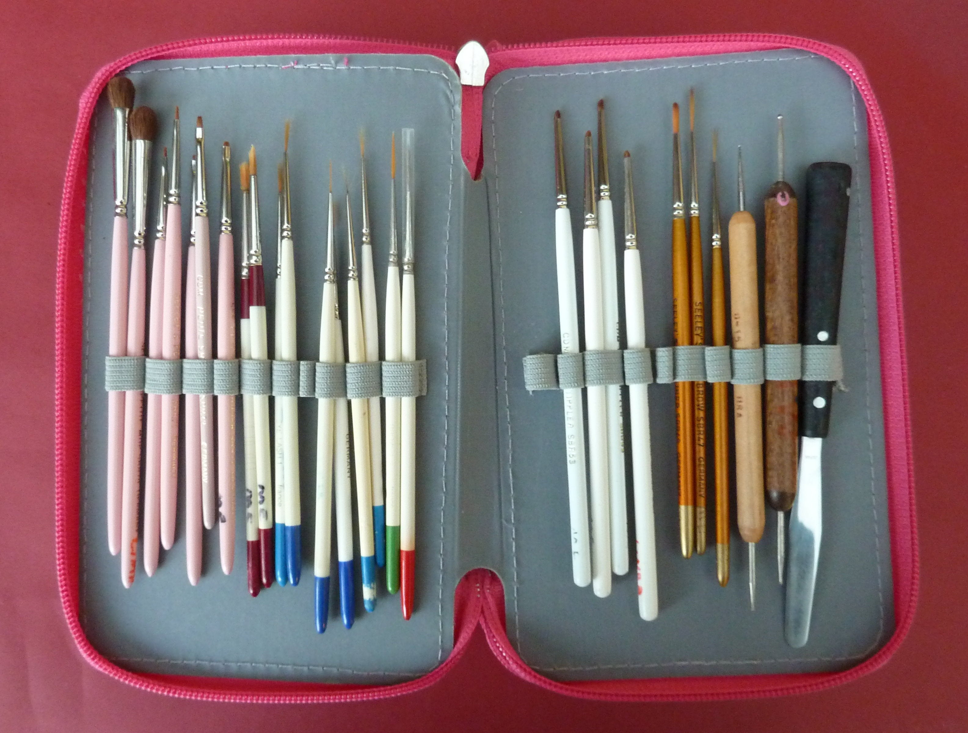 Brush Holder/Carry Case